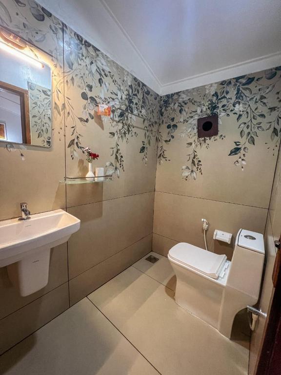 3 Bedroom Houseboat photo 12