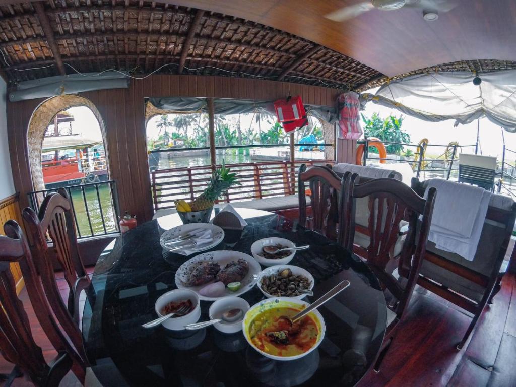 Single Bedroom Houseboat photo 10