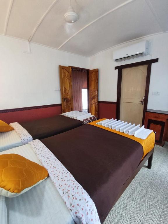 Single Bedroom Houseboat photo 2