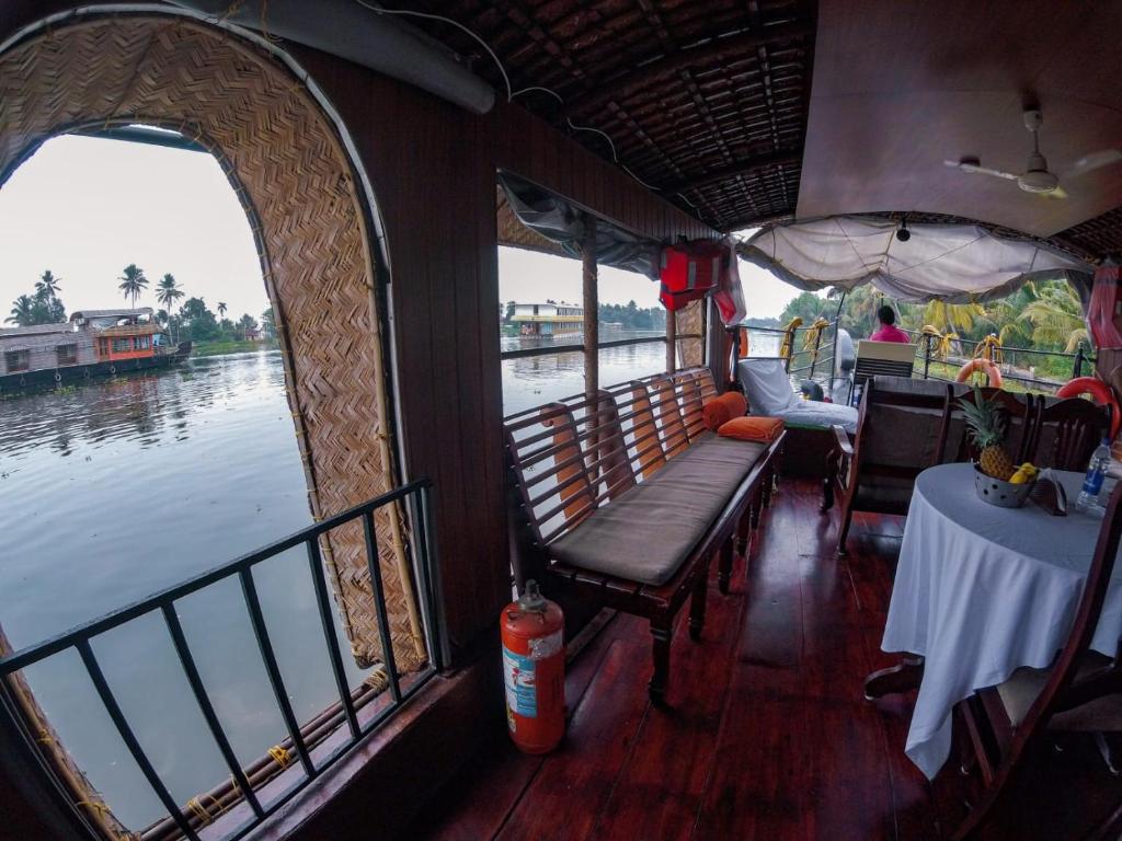 Single Bedroom Houseboat photo 4