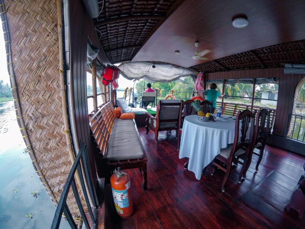 Single Bedroom Houseboat photo 7