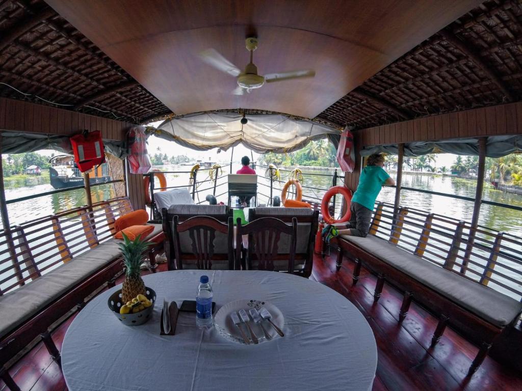 Single Bedroom Houseboat photo 8